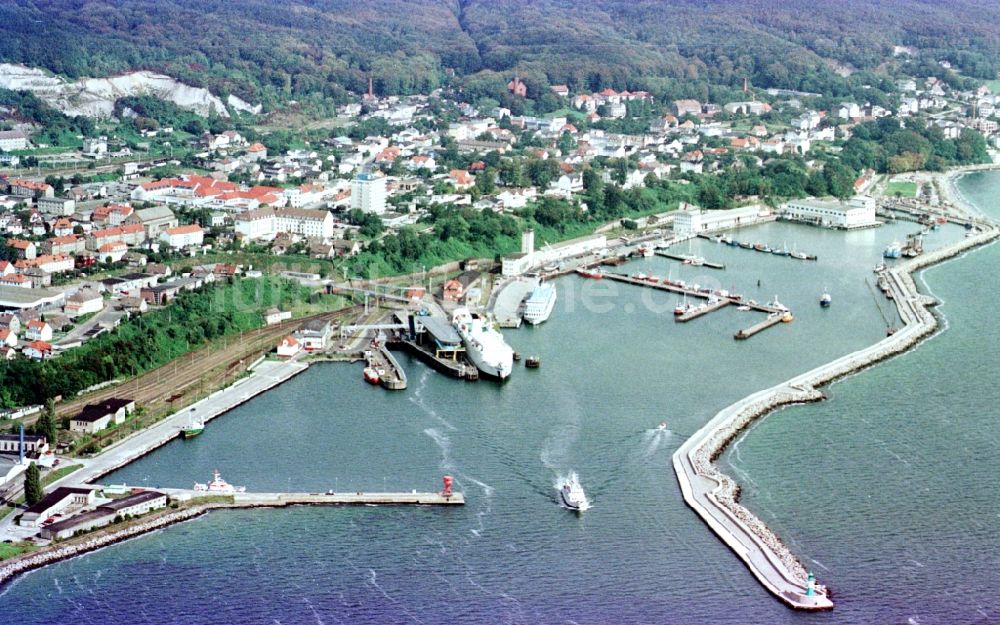 Sassnitz von oben - Fähr- Hafenanlagen an der Meeres- Küste der Ostsee im Ortsteil Hagen in Sassnitz im Bundesland Mecklenburg-Vorpommern, Deutschland