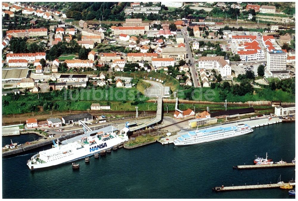 Luftaufnahme Sassnitz - Fähr- Hafenanlagen an der Meeres- Küste der Ostsee im Ortsteil Hagen in Sassnitz im Bundesland Mecklenburg-Vorpommern, Deutschland