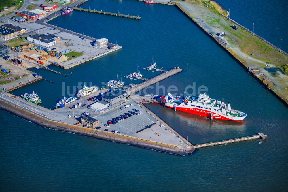 Havneby von oben - Fähr- Schiff der FRS Syltfähre Limassol im Hafen in Havneby auf der Insel Römö in der Region Syddanmark, Dänemark