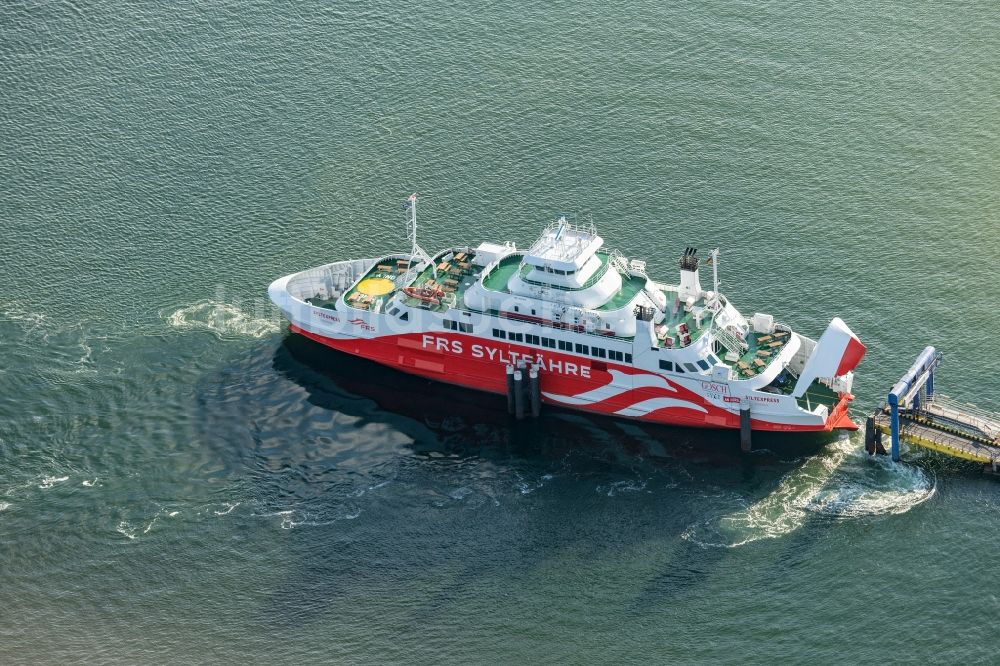 Luftbild List - Fähr- Schiff der FRS Syltfähre Limassol im Hafen in List auf Sylt im Bundesland Schleswig-Holstein, Deutschland