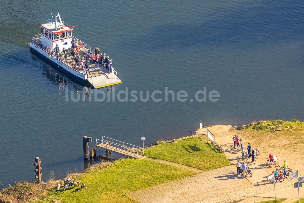 Luftaufnahme Heven - Fähr- Schiff auf der Ruhr in Heven im Bundesland Nordrhein-Westfalen, Deutschland