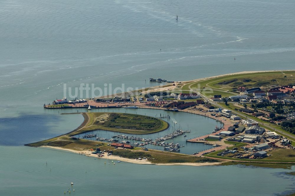 Luftaufnahme Norderney - Fähranleger am Hafen der Küste der Insel Norderney in der Nordsee im Bundesland Niedersachsen