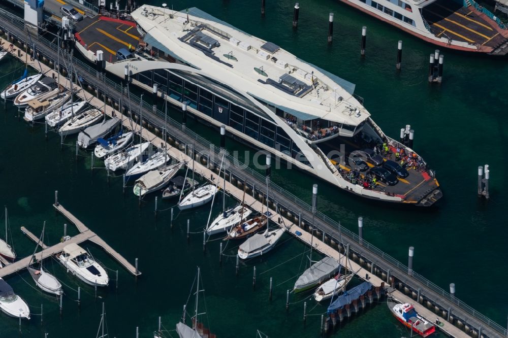 Konstanz von oben - Fähranleger Konstanz-Meersburg und Clubhaus Lände am Yachthafen im Ortsteil Staad in Konstanz im Bundesland Baden-Württemberg, Deutschland