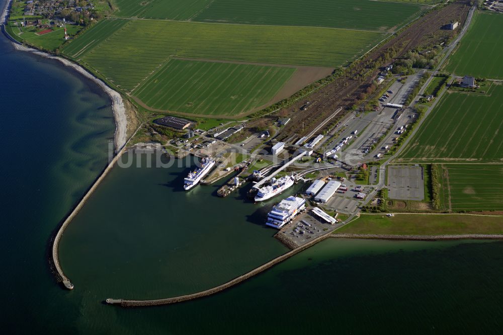 Luftbild Puttgarden - Fährhafen Fehmarnbelt und Bahnhof an der Meeres- Küste der Ostsee in Puttgarden im Bundesland Schleswig-Holstein, Deutschland