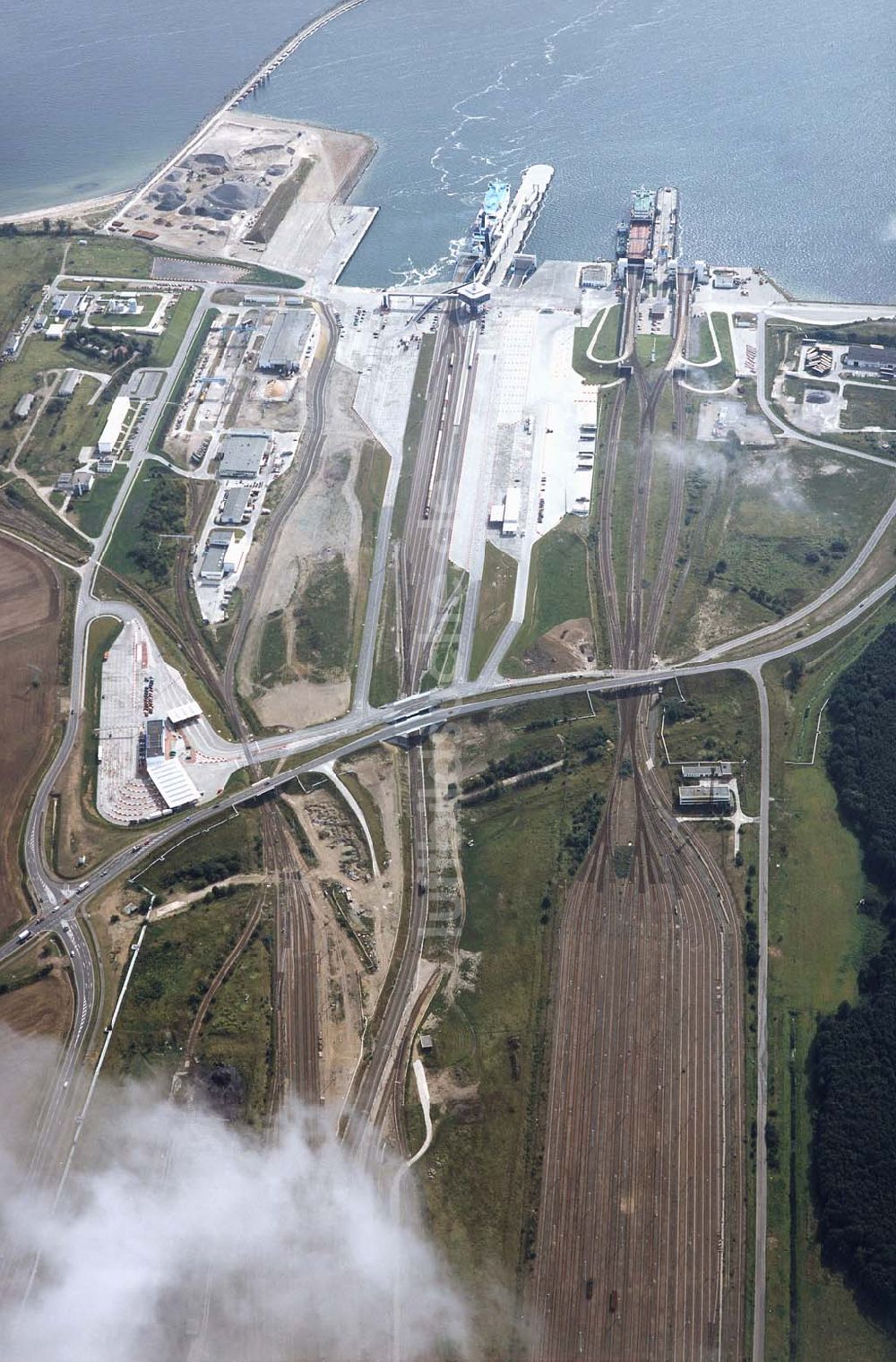 Mukran / Rügen - Mecklenburg-Vorpommern von oben - Fährhafen Mukran auf Rügen.