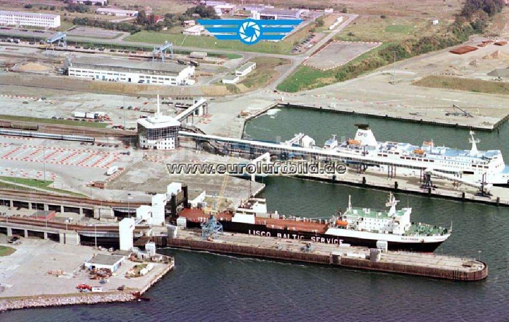 Mukran - Mecklenburg-Vorpommern aus der Vogelperspektive: Fährhafen Mukran auf Rügen.