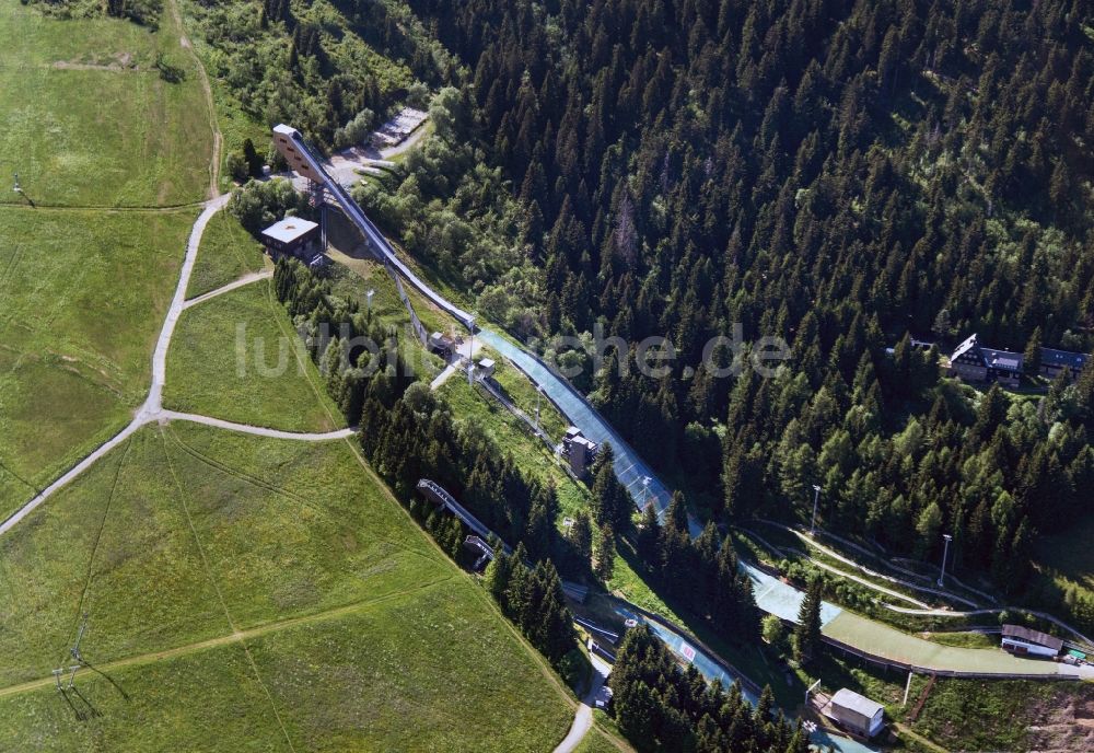 Luftaufnahme Oberwiesenthal - Fichtelbergschanzen auf dem Fichtelberg und Oberwiesenthal im Erzgebirge im Bundesland Sachsen