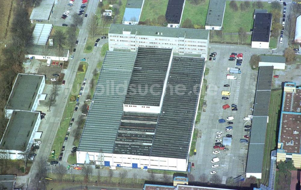 Luftbild Berlin- Marzahn - Fineßzentrum im MEON - Gewerbepark an der Mehrower Allee; Berlin-Marzahn. 11.03.02