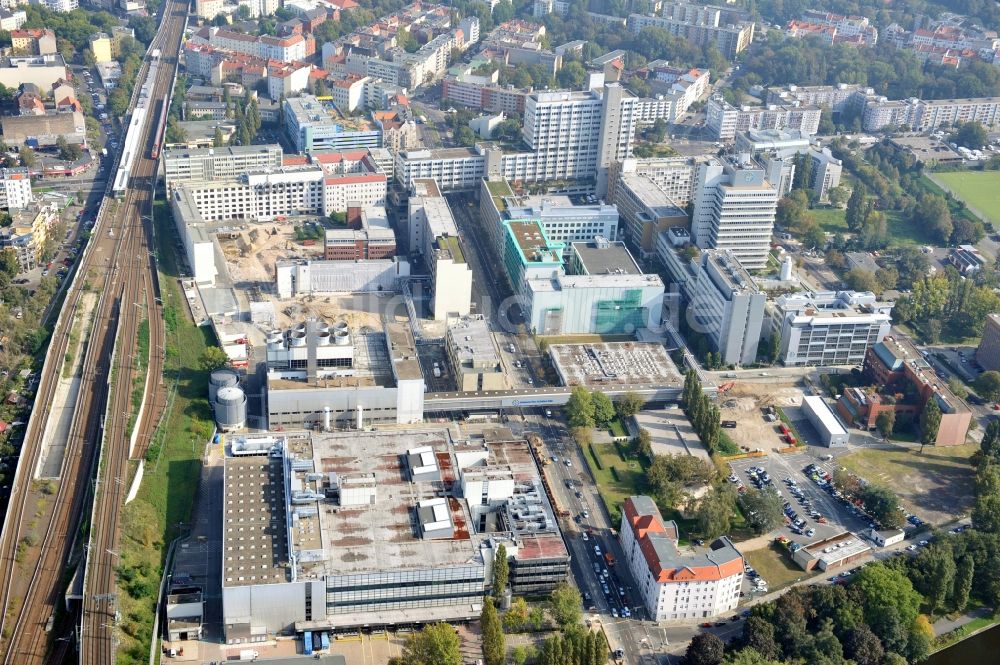 Berlin aus der Vogelperspektive: Firmen- Standort der Bayer Schering Pharma an der Müllerstraße im Stadtteil Wedding von Berlin