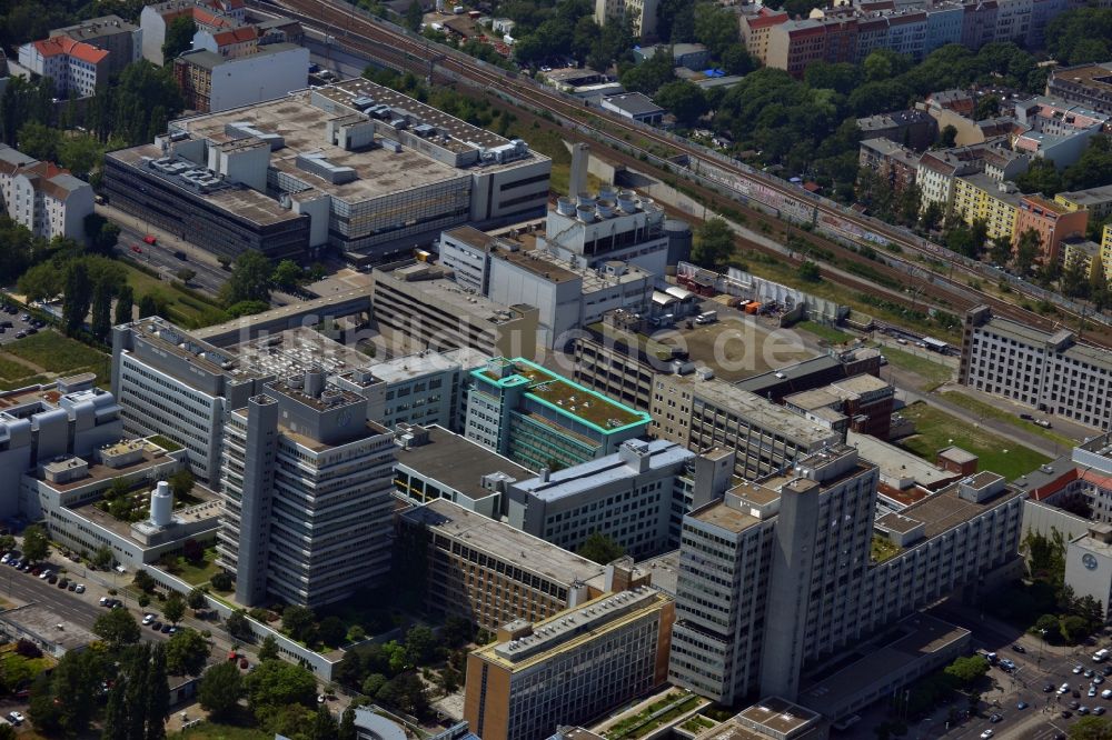 Luftaufnahme Berlin - Firmen- Standort der Bayer Schering Pharma an der Müllerstraße im Stadtteil Wedding von Berlin