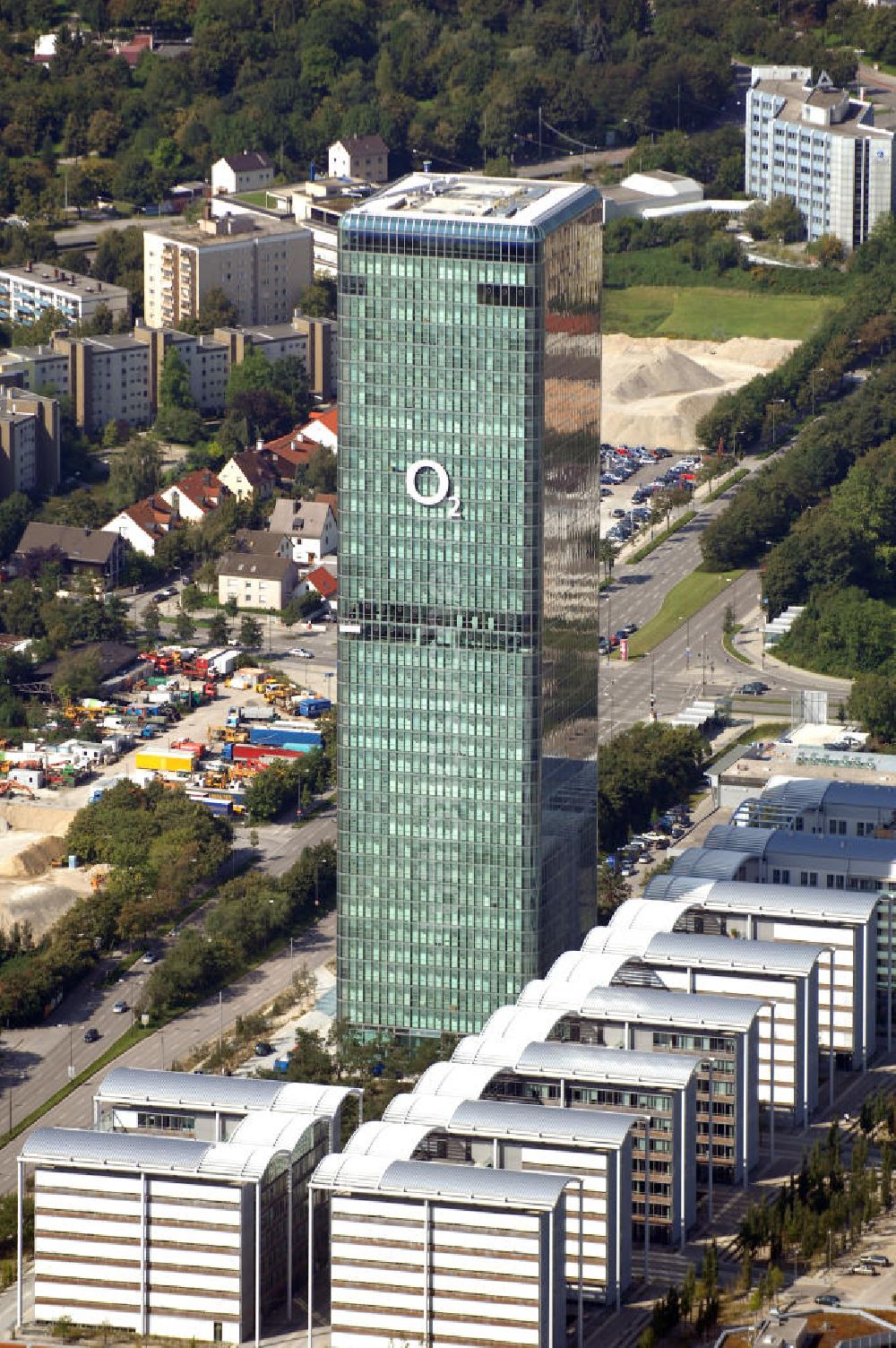 München aus der Vogelperspektive: Firmengebäude von O2 Germany in München