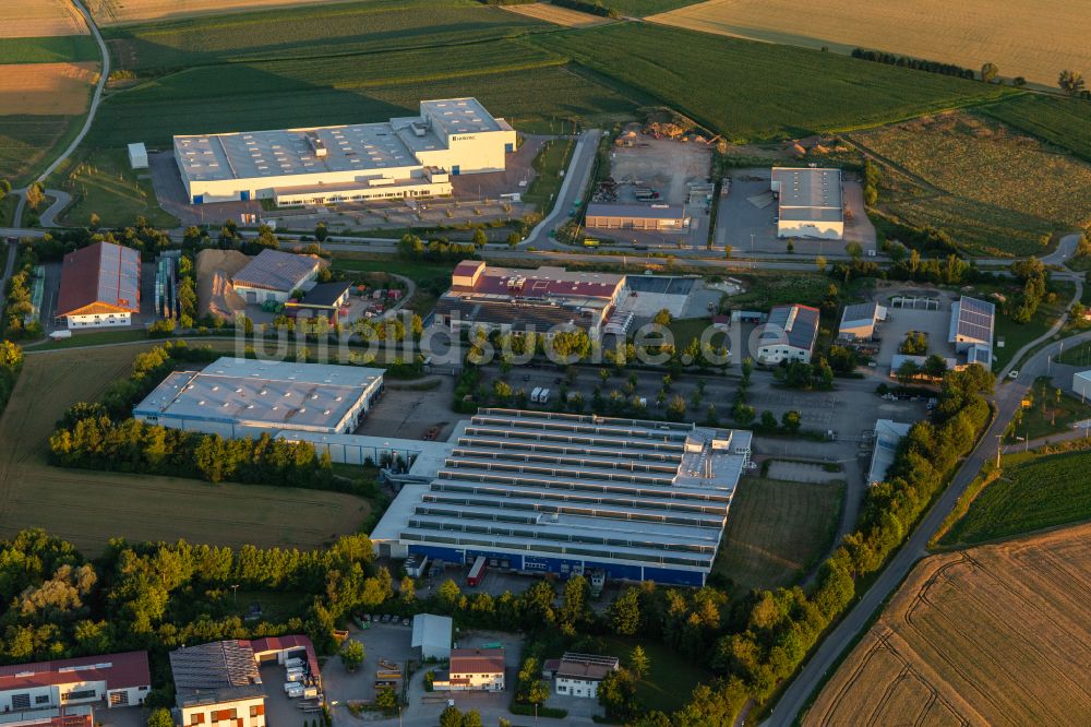 Geiselhöring von oben - Firmengelände der Amvian Automotive (Europe) GmbH in Geiselhöring im Bundesland Bayern, Deutschland