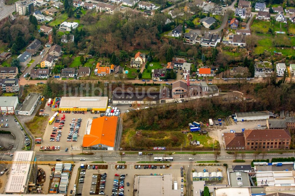 Mülheim an der Ruhr aus der Vogelperspektive: Firmengelände der Autolackiererei Rissewyck und Gewerbegebäude im Stadtteil Saarn in Mülheim an der Ruhr im Bundesland Nordrhein-Westfalen