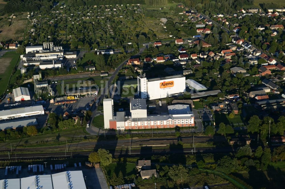 Karstädt aus der Vogelperspektive: Firmengelände der Avena Cerealien GmbH in Karstädt im Bundesland Brandenburg