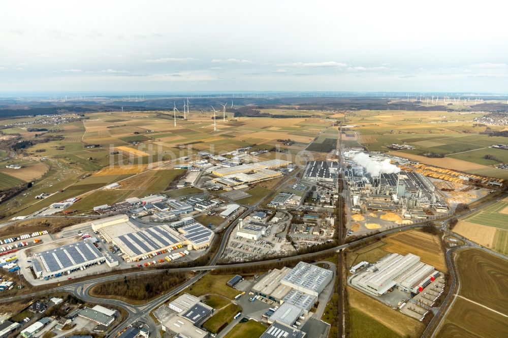 Brilon von oben - Firmengelände der der EGGER Holzwerkstoffe Brilon GmbH & Co. KG in Brilon im Bundesland Nordrhein-Westfalen, Deutschland