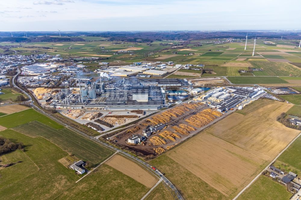 Brilon aus der Vogelperspektive: Firmengelände der der EGGER Holzwerkstoffe Brilon GmbH & Co. KG in Brilon im Bundesland Nordrhein-Westfalen, Deutschland