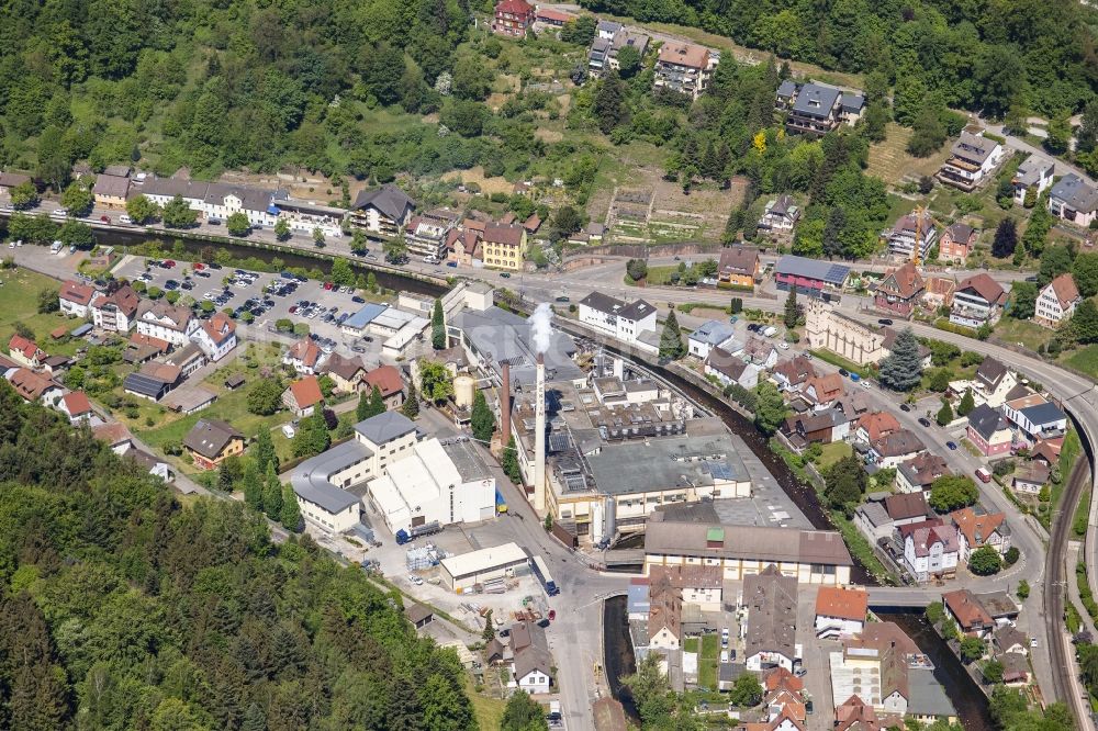 Luftaufnahme Neuenbürg - Firmengelände der Firma Herbstreith & Fox KG in Neuenbürg im Bundesland Baden-Württemberg, Deutschland