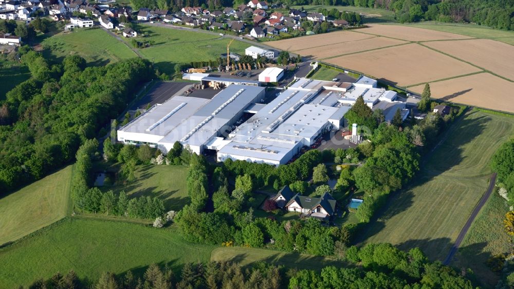 Neustadt (Wied) aus der Vogelperspektive: Firmengelände der Firma Walter Th. Hennecke GmbH in Neustadt (Wied) im Bundesland Rheinland-Pfalz, Deutschland