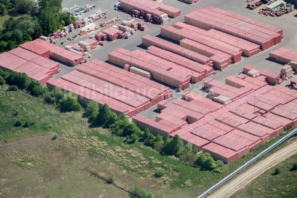 Luftaufnahme Wiesenburg/Mark - Firmengelände der Firma Wienenberger in Wiesenburg/Mark im Bundesland Brandenburg, Deutschland