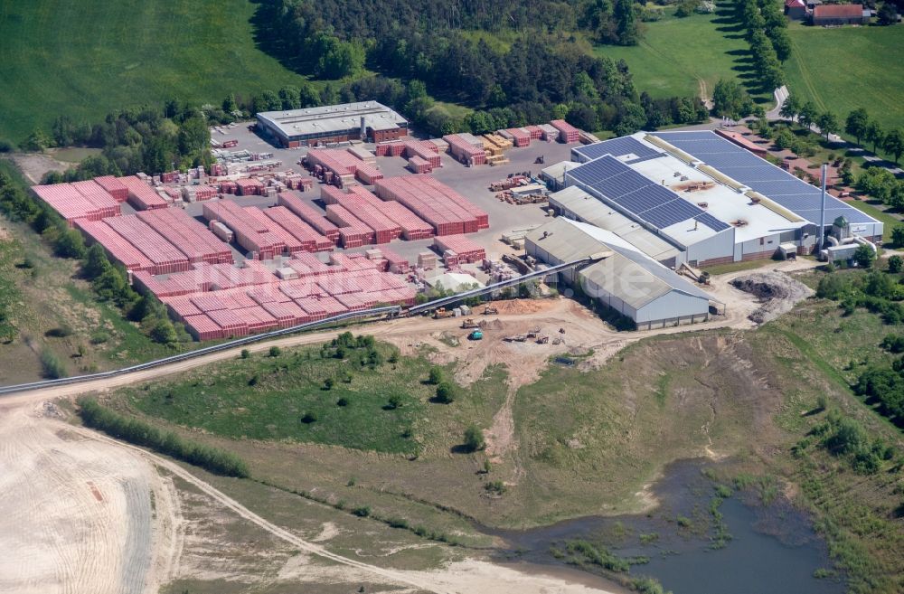 Wiesenburg/Mark von oben - Firmengelände der Firma Wienenberger in Wiesenburg/Mark im Bundesland Brandenburg, Deutschland