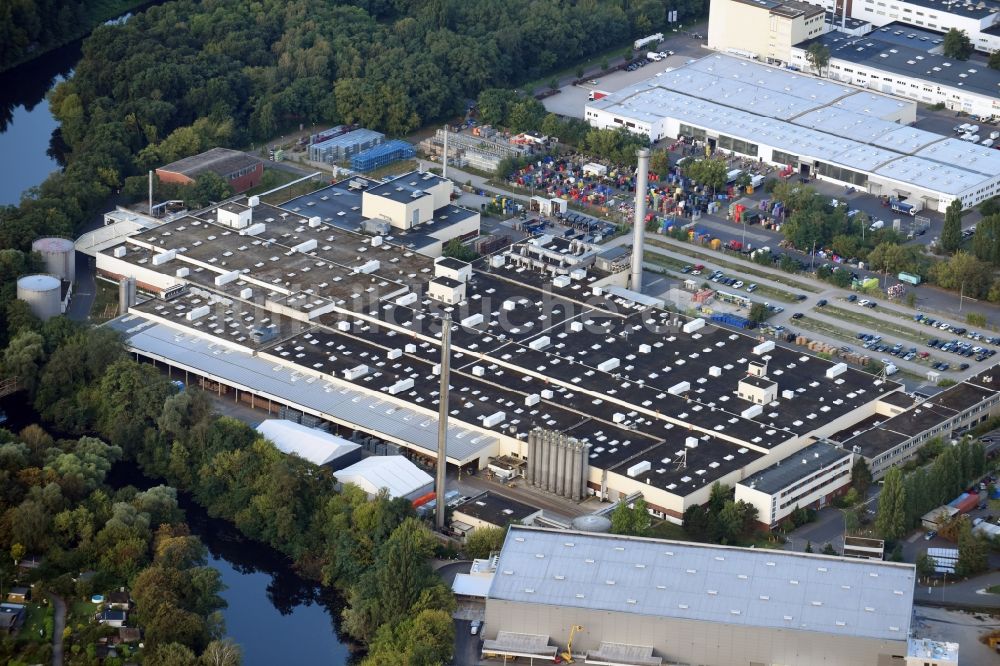 Berlin aus der Vogelperspektive: Firmengelände der Getränke Nordmann GmbH an der Wupperstraße im Stadtteil Zehlendorf in Berlin