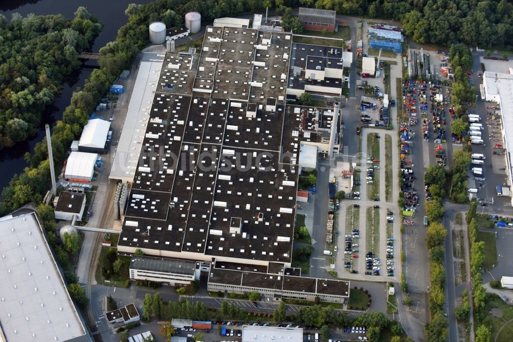 Luftaufnahme Berlin - Firmengelände der Getränke Nordmann GmbH an der Wupperstraße im Stadtteil Zehlendorf in Berlin