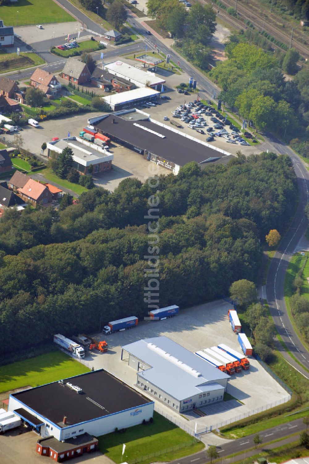 Papenburg / Niedersachsen aus der Vogelperspektive: Firmengelände der Hermann Bunte GmbH & Co. KG im Gewerbegebiet an der Bahnhofstraße in Papenburg / Niedersachsen