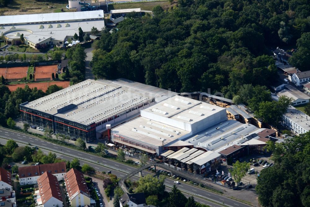 Obertshausen aus der Vogelperspektive: Firmengelände des Holzfachmarktes Holzland Becker in Obertshausen im Bundesland Hessen