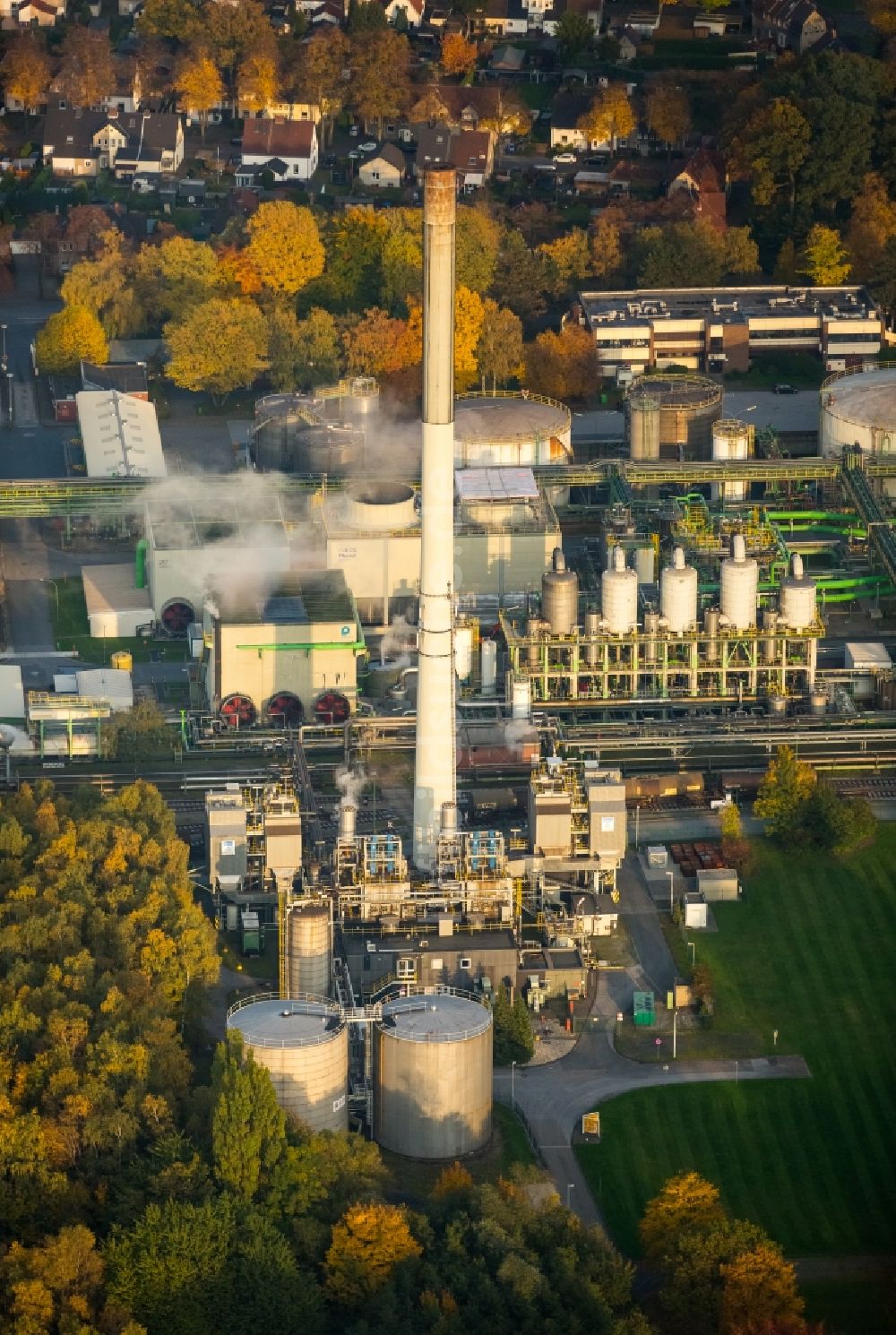 Luftbild Gladbeck - Firmengelände des INEOS Phenol Werk im Norden des herbstlichen Gladbeck im Bundesland Nordrhein-Westfalen