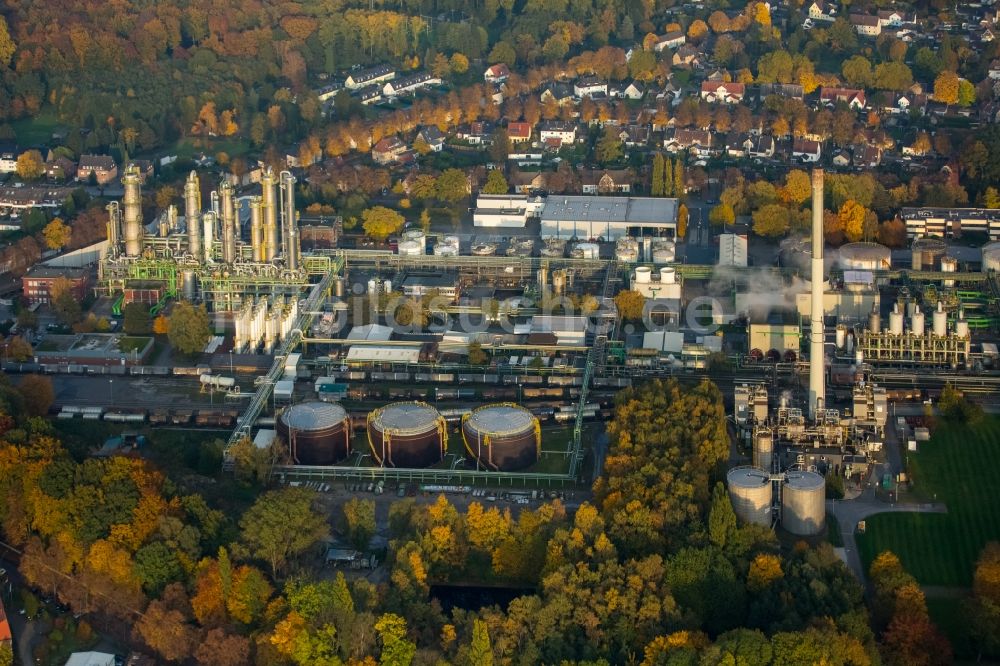 Luftaufnahme Gladbeck - Firmengelände des INEOS Phenol Werk im Norden des herbstlichen Gladbeck im Bundesland Nordrhein-Westfalen