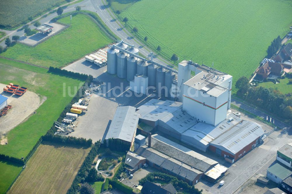 Bawinkel aus der Vogelperspektive: Firmengelände des Landhandels und Kraftfutterwerk der Tihen GmbH & Co KG in Bawinkel / Niedersachsen