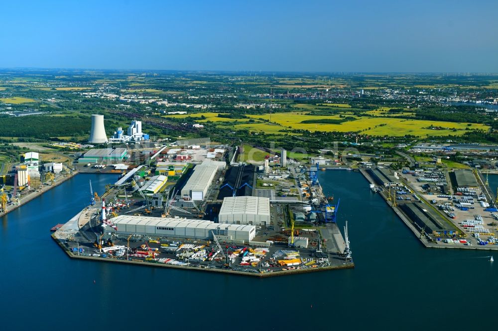 Rostock von oben - Firmengelände der Liebherr MCCtec Rostock GmbH am Überseehafen in Rostock im Bundesland Mecklenburg-Vorpommern