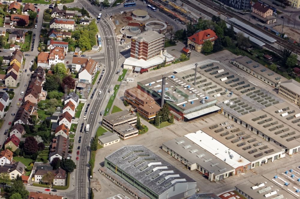 München von oben - Firmengelände F.X. Meiller an der Amboßstraße in München Moosach im Bundesland Bayern