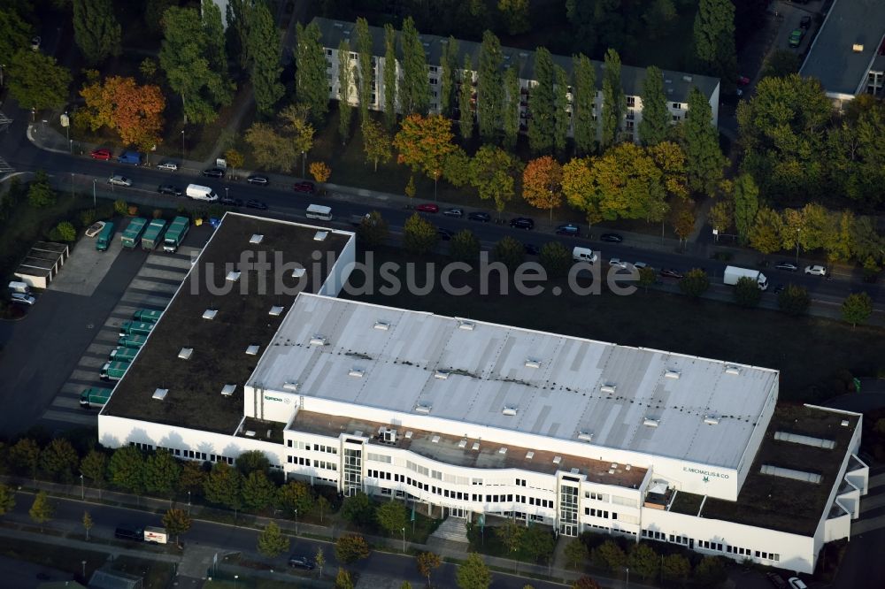 Luftaufnahme Berlin - Firmengelände der Mitbegründer der Igepa group - E.Michaelis & Co. an der Tabbertstraße in Berlin