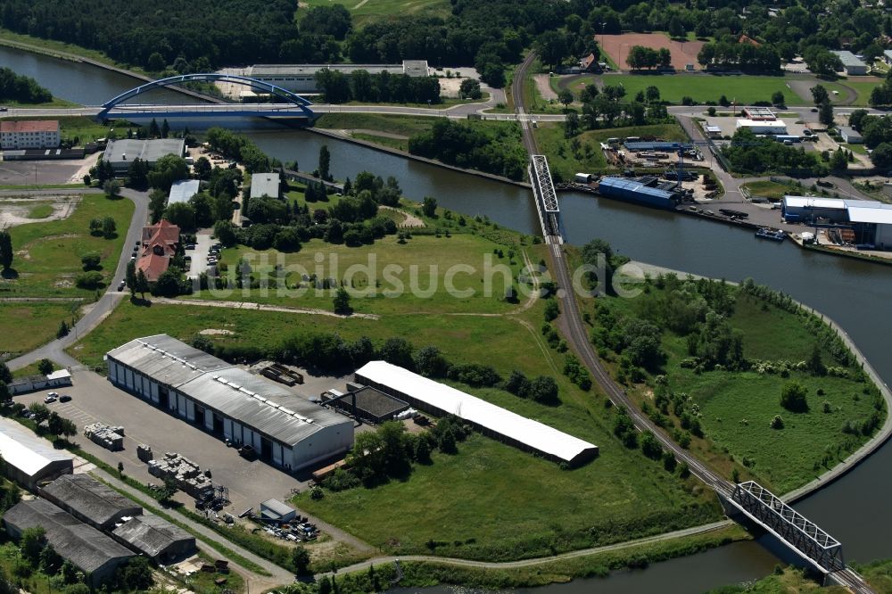 Luftbild Genthin - Firmengelände der Recyclingfirma Cabka GmbH Genthin am Ufer des Elbe-Havel-Kanals in Genthin im Bundesland Sachsen-Anhalt