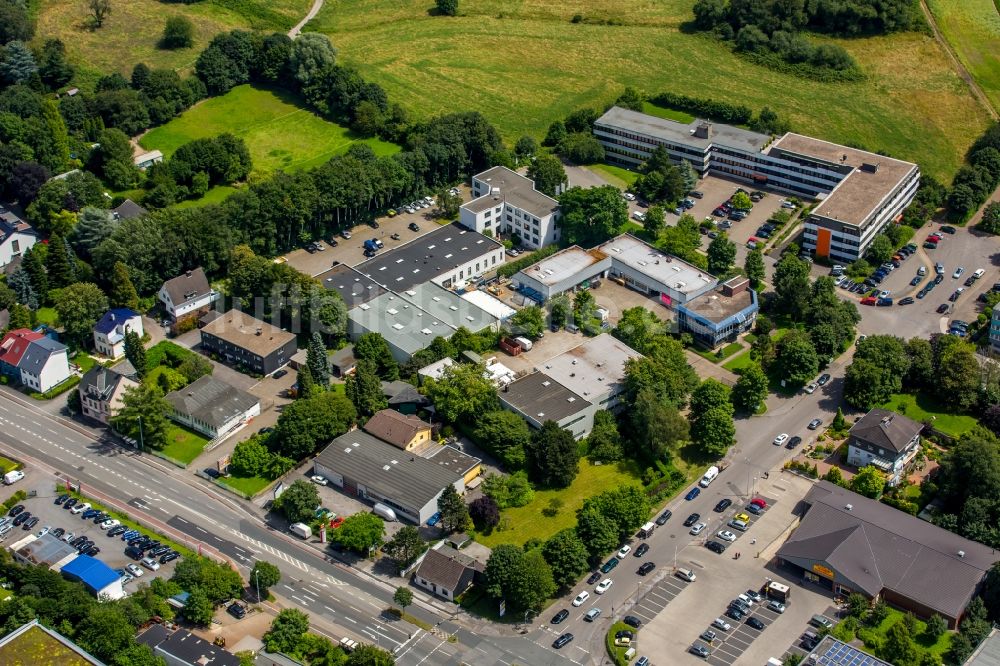 Luftbild Mülheim an der Ruhr - Firmengelände an der Remscheider Strasse in Mülheim an der Ruhr im Bundesland Nordrhein-Westfalen