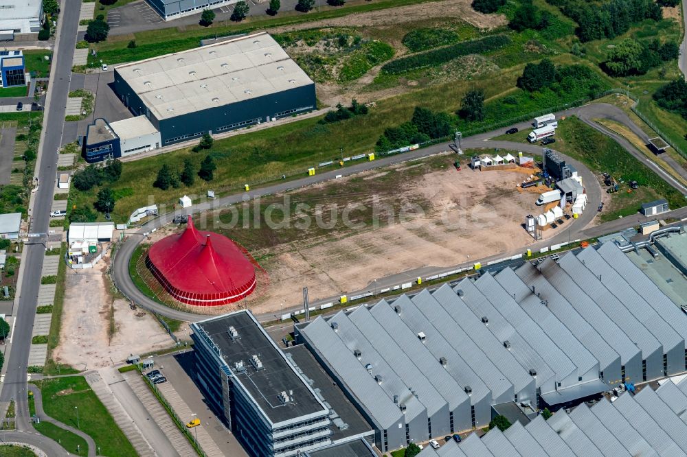 Bühl aus der Vogelperspektive: Firmengelände der Schaeffler Automotive Bühl GmbH & Co. KG in Bühl im Bundesland Baden-Württemberg, Deutschland