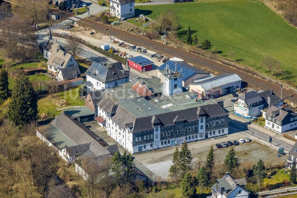 Nuttlar aus der Vogelperspektive: Firmengelände der H. & F. Schneider Holding GmbH & Co. KG in Nuttlar im Bundesland Nordrhein-Westfalen, Deutschland