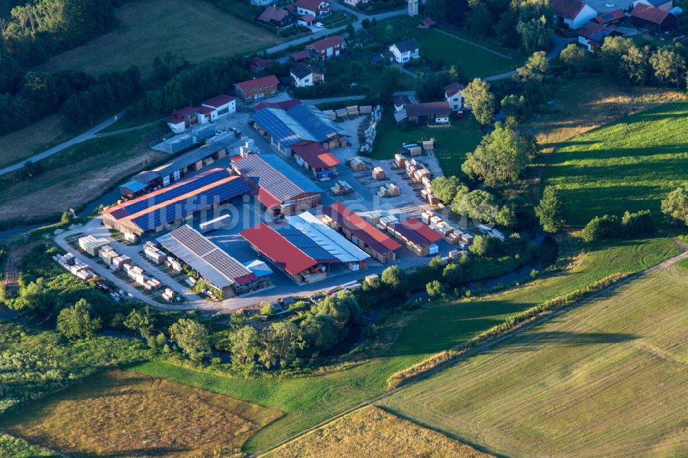 Roßbach aus der Vogelperspektive: Firmengelände des Sägewerks in Roßbach im Bundesland Bayern, Deutschland