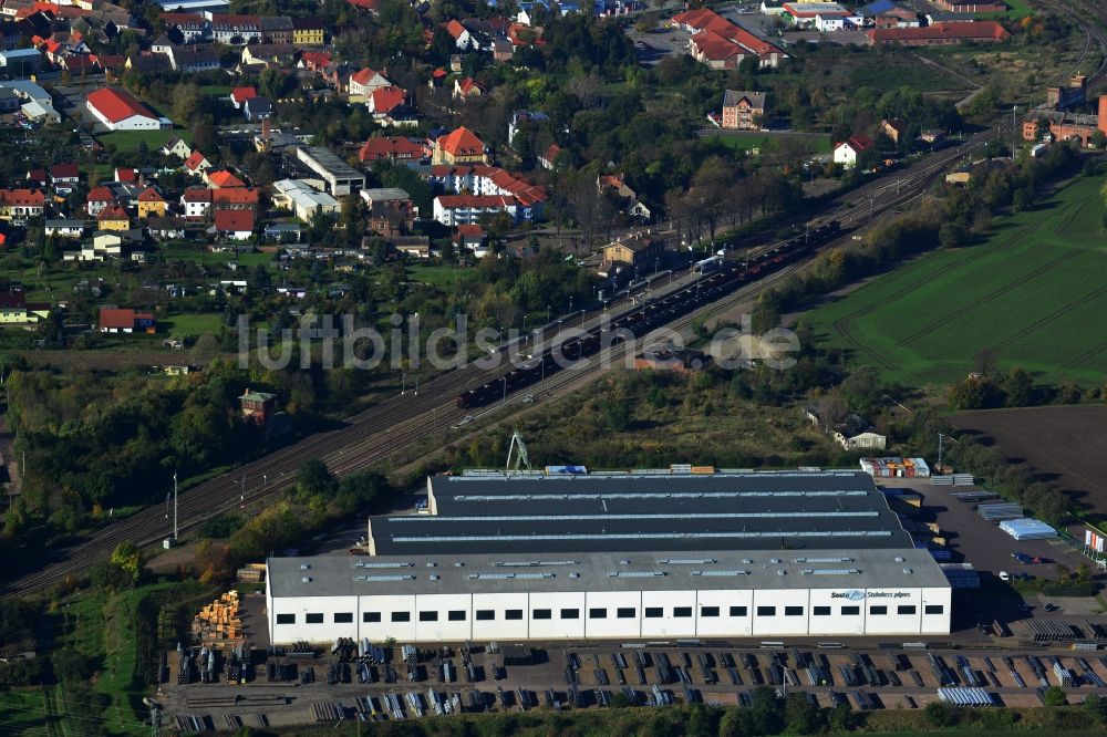 Könnern von oben - Firmengelände des Stahlprofilherstellers SOSTA Stainless GmbH an der Windrose in Könnern im Bundesland Sachsen-Anhalt