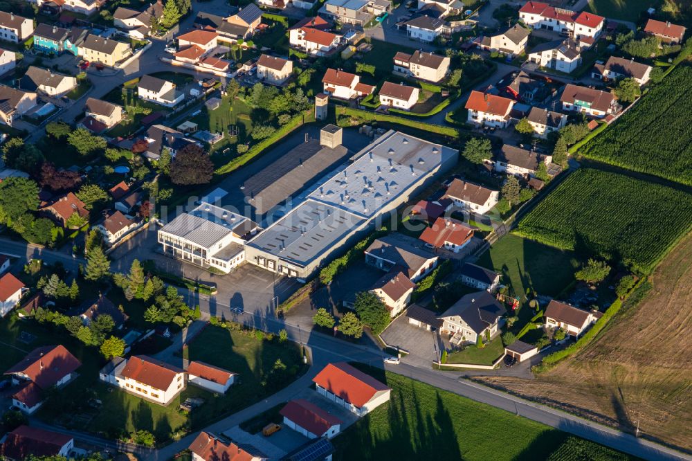 Roßbach von oben - Firmengelände der FF Systembau GmbH in Roßbach im Bundesland Bayern, Deutschland