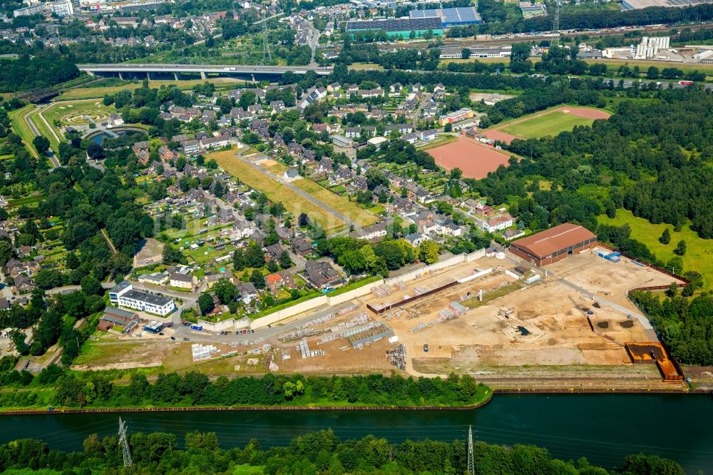 Bottrop aus der Vogelperspektive: Firmengelände der TSR Recycling GmbH & Co. KG für Metallrecycling am Ufer des Rhein-Herne-Kanal im Stadtteil Ebel in Bottrop im Bundesland Nordrhein-Westfalen