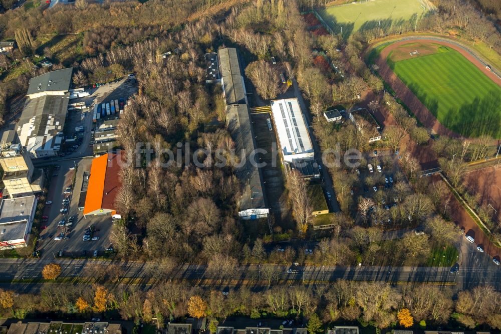 Gelsenkirchen von oben - Firmengelände der Valmont Mastbau GmbH in Gelsenkirchen - Buer im Bundesland Nordrhein-Westfalen