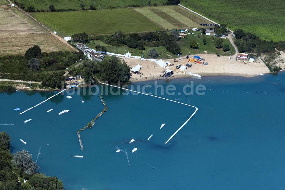 Luftaufnahme Dormagen - Firmengelände der Wakebeach 257 - Wakeboard & Wasserski am Straberger See in Dormagen im Bundesland Nordrhein-Westfalen, Deutschland