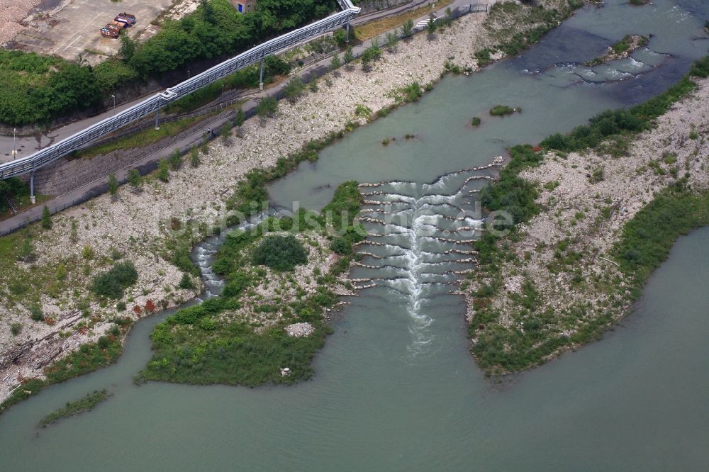 Rheinfelden (Baden) von oben - Fischaufstieg und Fischtreppen am Ufer des Rhein in Rheinfelden (Baden) im Bundesland Baden-Württemberg