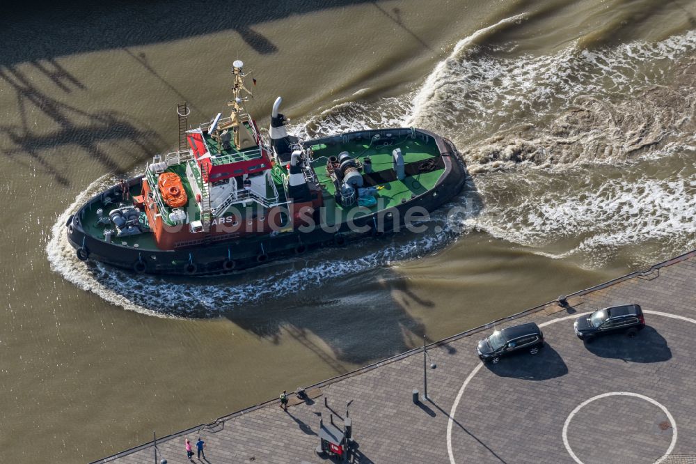 Luftaufnahme Bremerhaven - Fischfang - Schiff Mars in Fahrt auf der Weser in Bremerhaven im Bundesland Bremen, Deutschland