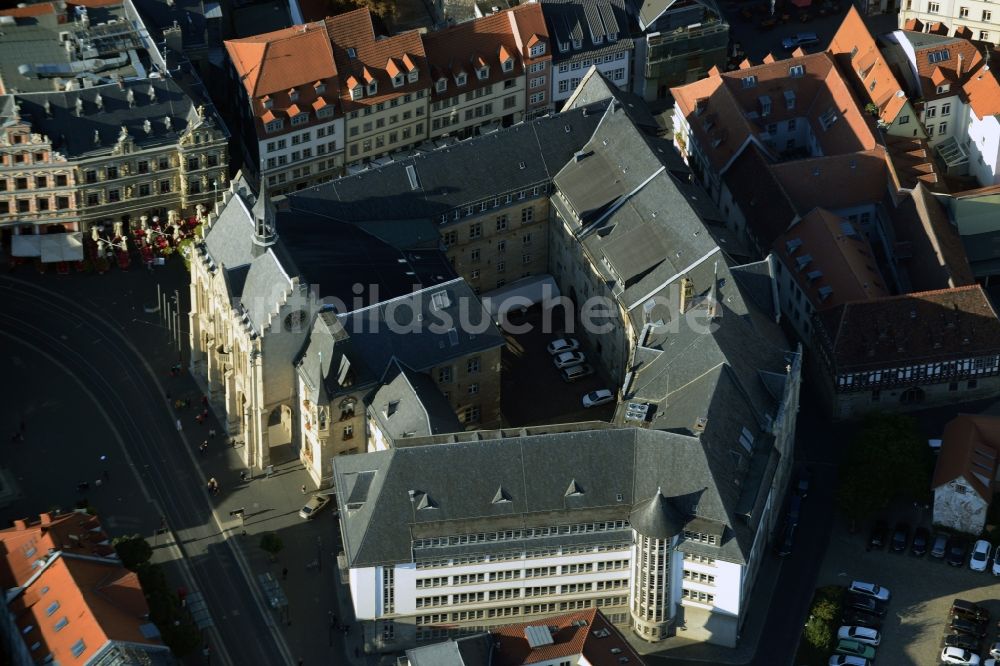 Luftbild Erfurt - Fischmarkt am Gebäude der Stadtverwaltung - Rathaus in Erfurt im Bundesland Thüringen