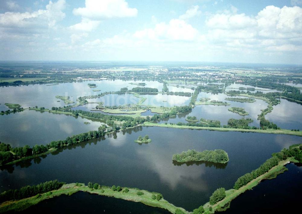 Luftaufnahme Peitz / Brandenburg - Fischteiche in Peitz am Heizkraftwerk.