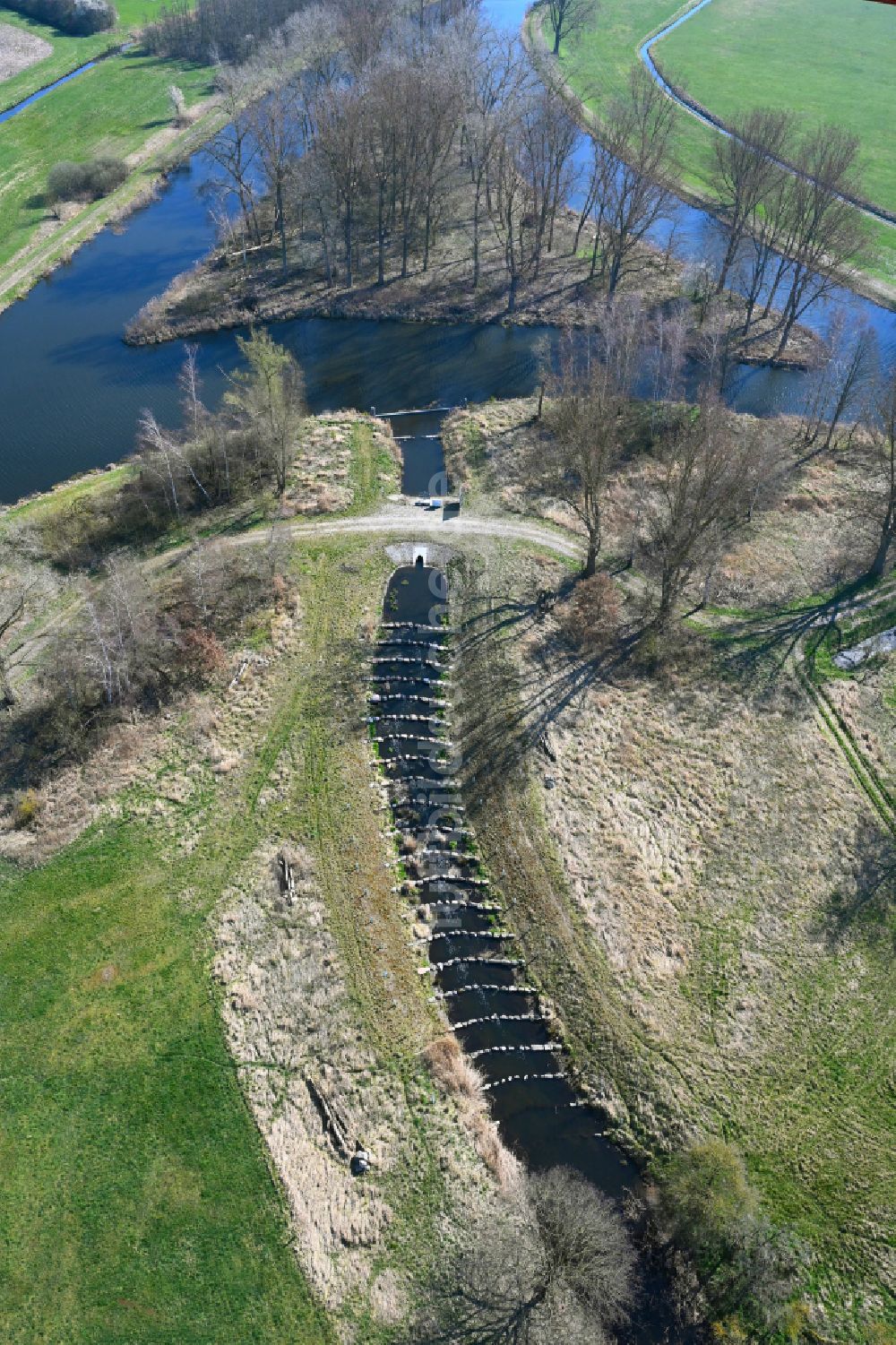 Luftbild Matzlow-Garwitz - Fischtreppe am Ufer Müritz-Elde-Wasserstraße in Matzlow-Garwitz im Bundesland Mecklenburg-Vorpommern, Deutschland