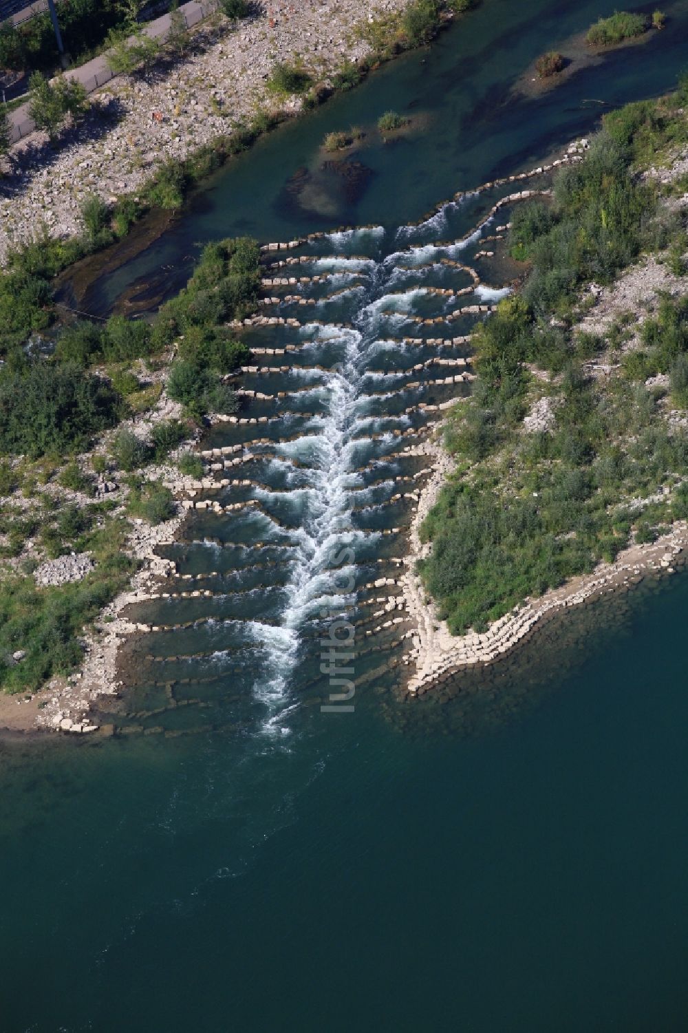 Luftaufnahme Rheinfelden (Baden) - Fischtreppen und Fischaufstieg am Wasserkraftwerk Rheinfelden am Ufer des Rheins in Rheinfelden (Baden) im Bundesland Baden-Württemberg